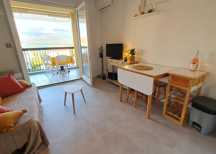 Lägenhet Vue Proche Du Port